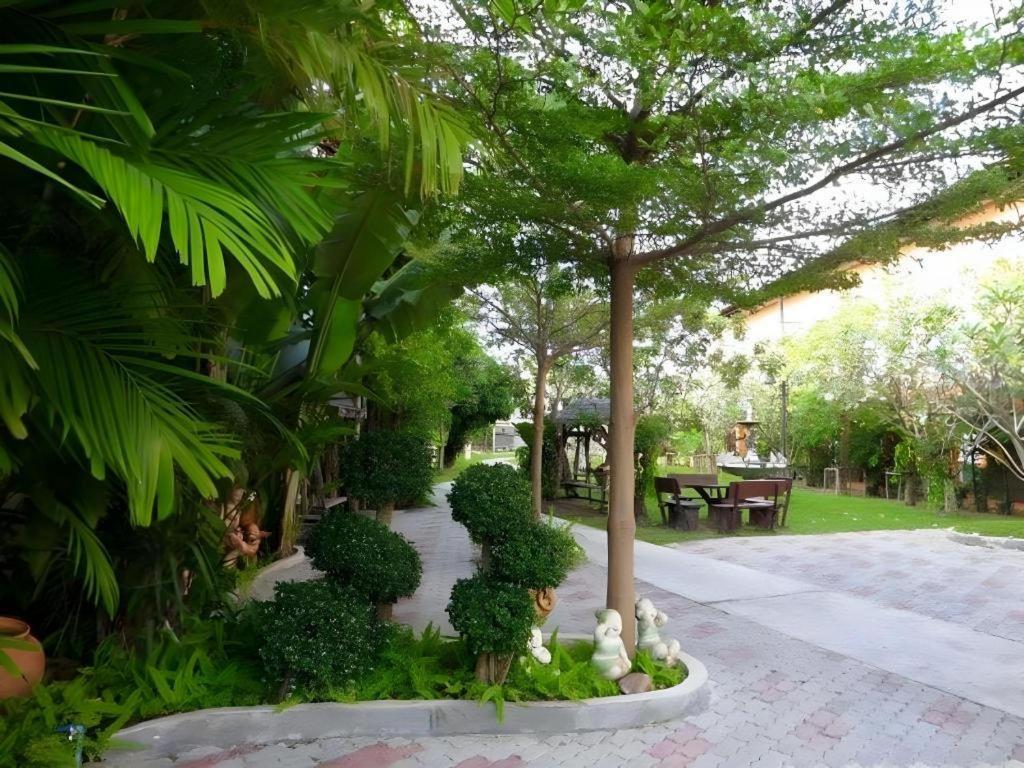 City Park Hotel Phatthalung Eksteriør billede