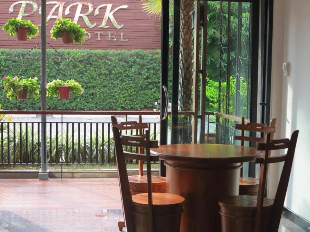 City Park Hotel Phatthalung Eksteriør billede